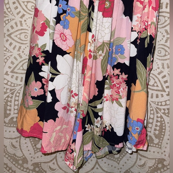 "JESSICA SIMPSON" LADIES FLORAL ROMPER
SIZE LARGE - Picture 4 of 5